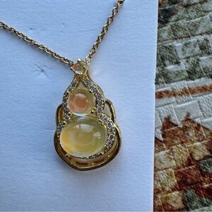 Elegant Gold and Orange Pendant Necklace